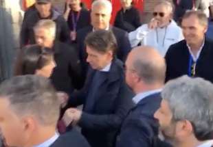 elly schlein e giuseppe conte alla manifestazione del pd a piazza del popolo