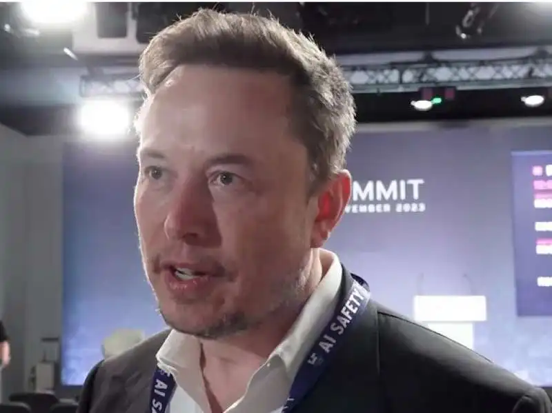 Elon musk al summit di londra sull intelligenza artificiale 