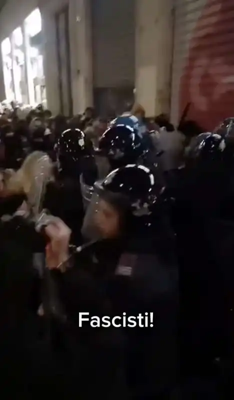 femministe contro la polizia a roma   5