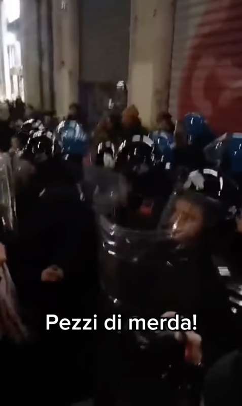 femministe contro la polizia a roma 6