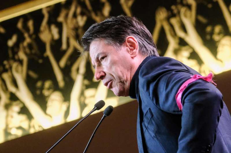 giuseppe conte al congresso di sinistra italiana