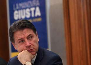 giuseppe conte presenta la contromanovra 4