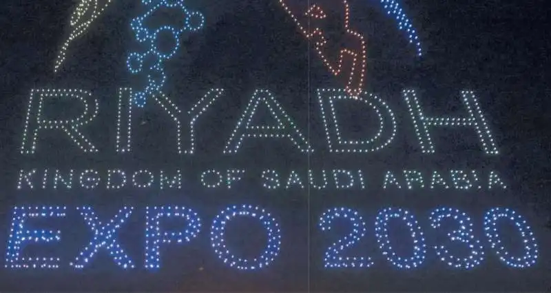 I SAUDITI FESTEGGIANO L ASSEGNAZIONE A RIAD DI EXPO 2030 