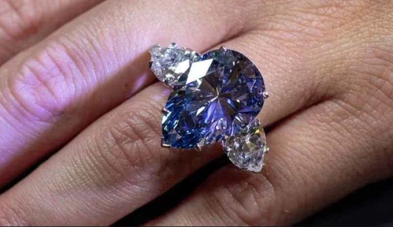 IL DIAMANTE BLEU ROYAL