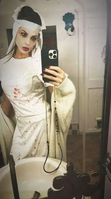 ILARY BLASI - SPOSA CADAVERE - HALLOWEEN 