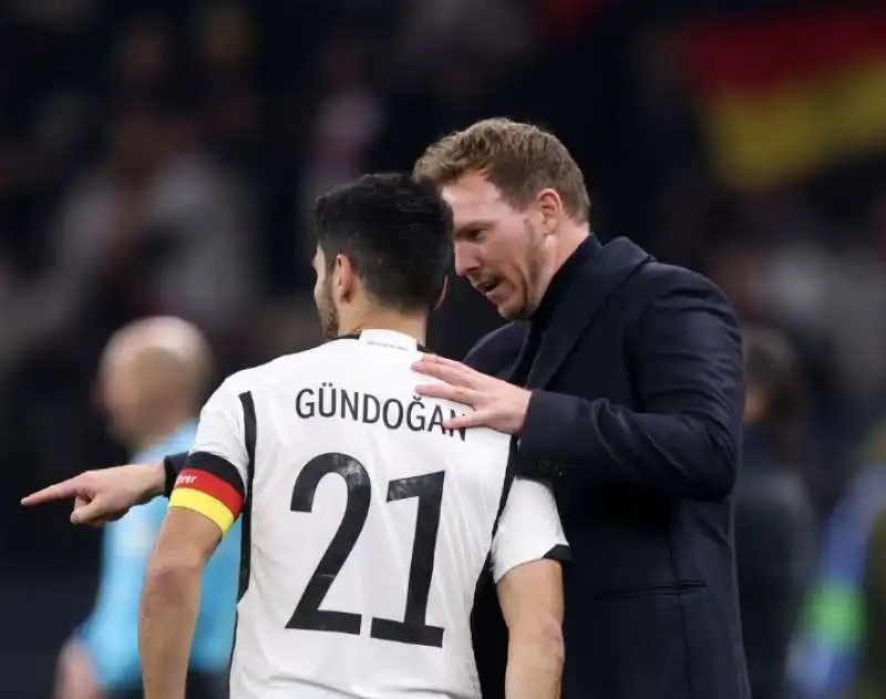 Ilkay Gundogan con la maglia della germania 