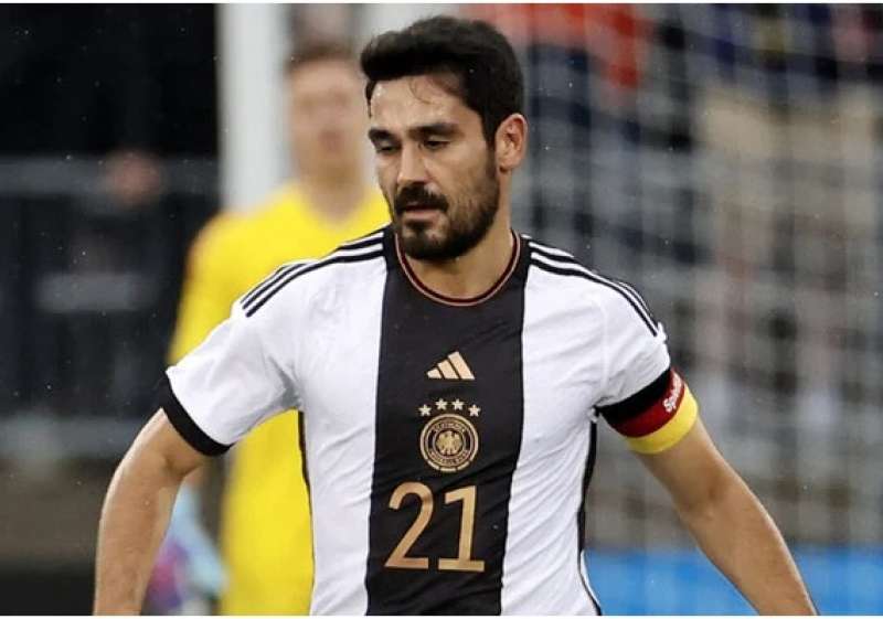 Ilkay Gundogan con la maglia della germania