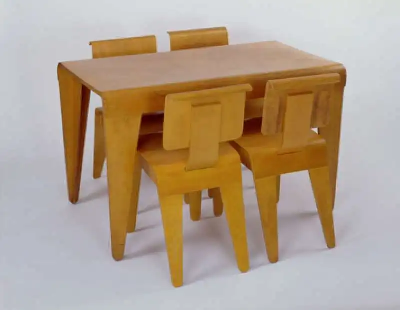 isokon dining chair 01 copia