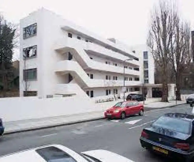 isokon gallery 10