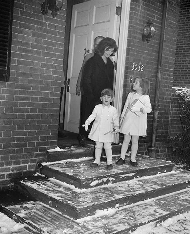 jackie kennedy caroline e john jr 1964