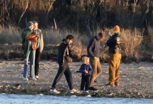 joe biden fa il bagno nell oceano 3