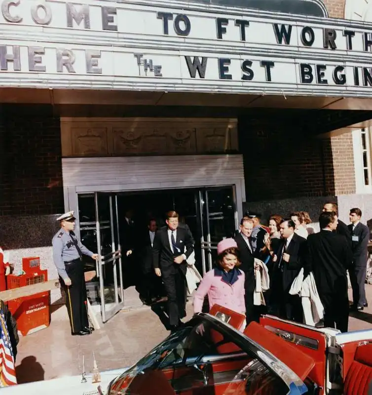 john e jackie kennedy a dallas