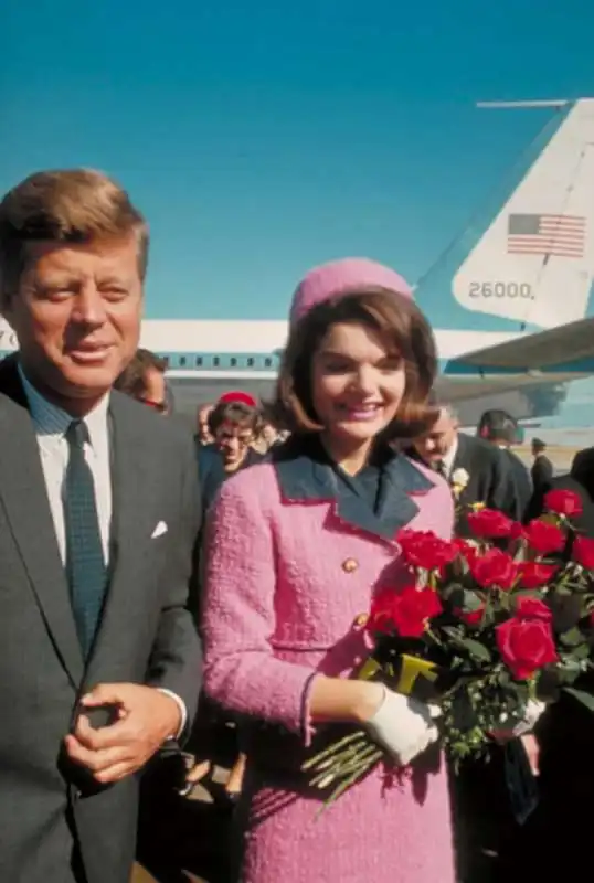 john e jackie kennedy arrivo a dallas