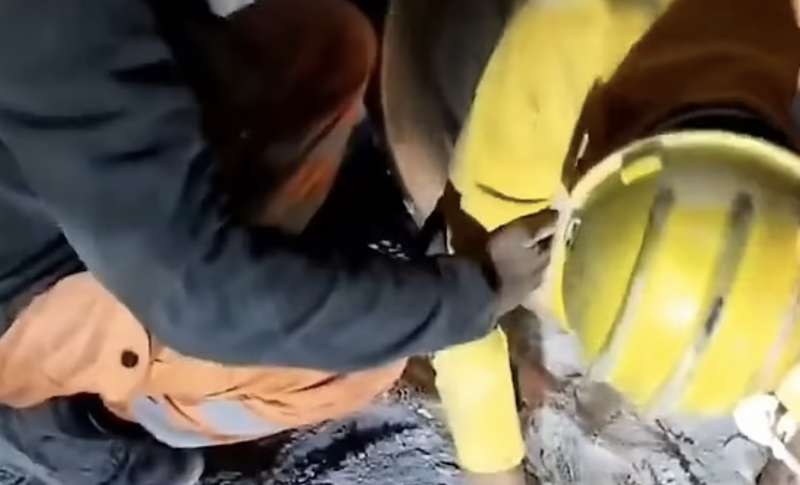 lavori per liberare gli operai imprigionati nel tunnel di silkyara, in india 2