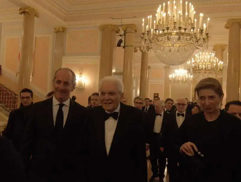 luca zaia accoglie sergio e laura mattarella al teatro fenice di venezia  foto michele crosera 