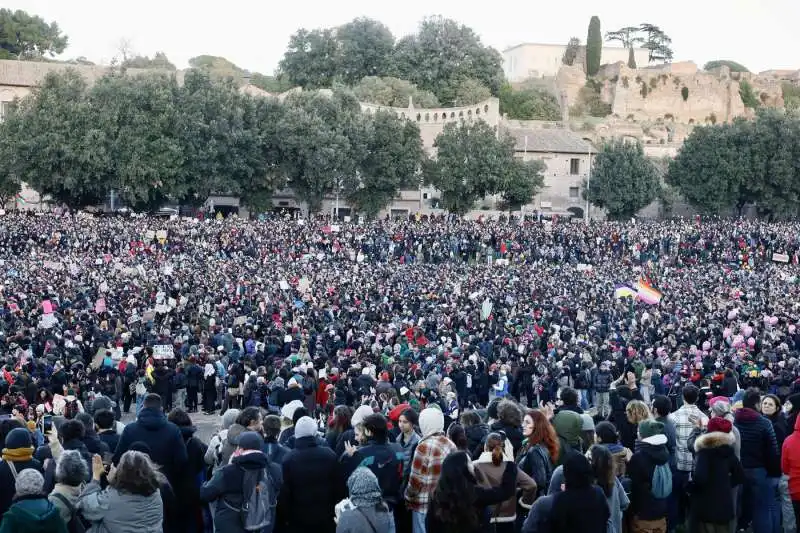 manifestazione contro la violenza sulle donne e il patriarcato a roma   13