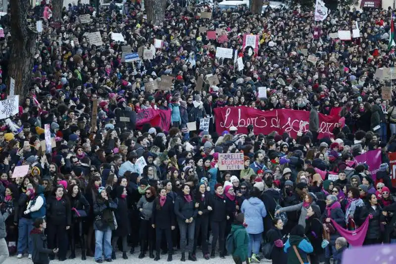 manifestazione contro la violenza sulle donne e il patriarcato a roma   15