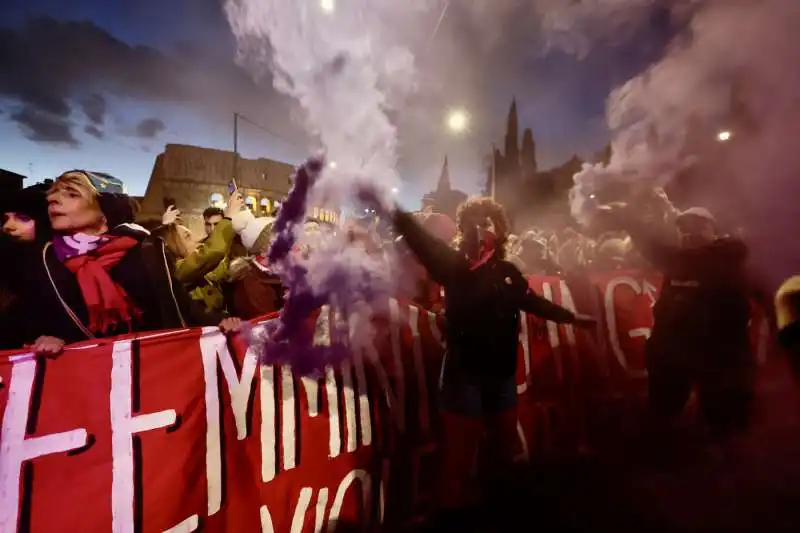 manifestazione contro la violenza sulle donne e il patriarcato a roma   24