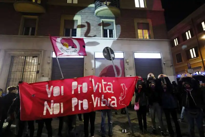 manifestazione contro la violenza sulle donne e il patriarcato a roma   27