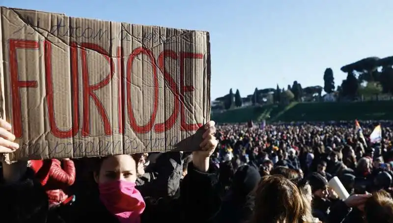 manifestazione contro la violenza sulle donne e il patriarcato a roma   5