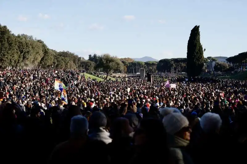 manifestazione contro la violenza sulle donne e il patriarcato a roma   7