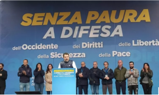 Matteo Salvini dal palco della manifestazione pro-Israele della Lega