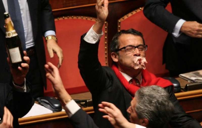 nino strano festeggia la caduta del governo prodi mangiando mortadella nel 2018