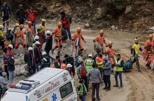 operai imprigionati nel tunnel di silkyara, in india1