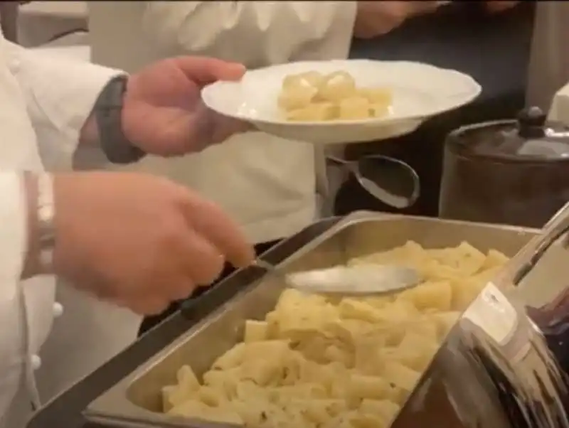 paccheri al granchio blu al ristorante della camera 6