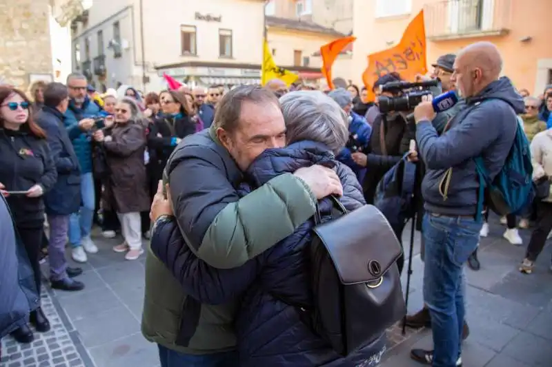 protesta davanti la chiesa dove e stata trovata elisa claps   1