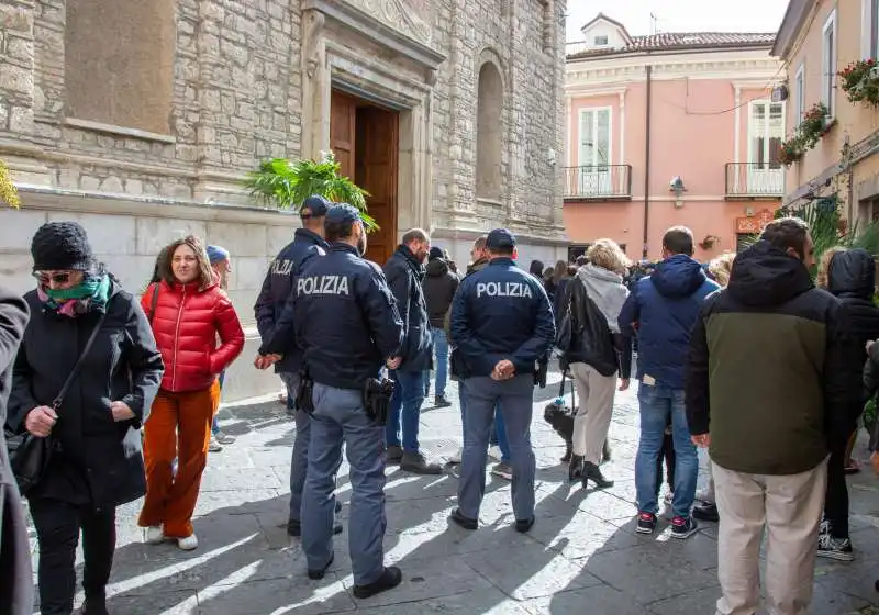 protesta davanti la chiesa dove e stata trovata elisa claps   5