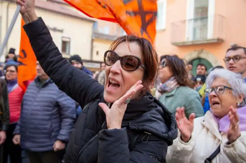 protesta davanti la chiesa dove e stata trovata elisa claps   6