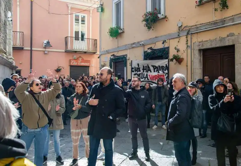 protesta davanti la chiesa dove e stata trovata elisa claps   7