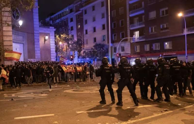 proteste a madrid contro l amnistia ai catalani 3