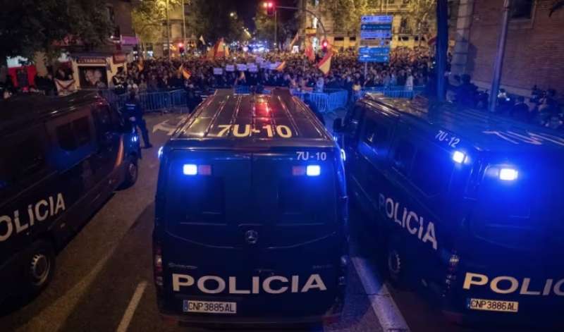 proteste a madrid contro l amnistia ai catalani 4