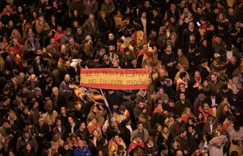 proteste a madrid contro l amnistia ai catalani 5