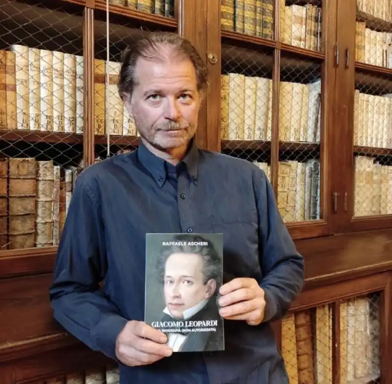 RAFFAELE ASCHERI CON LA BIOGRAFIA DI GIACOMO LEOPARDI 