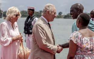 re carlo e camilla in kenya 4 copia