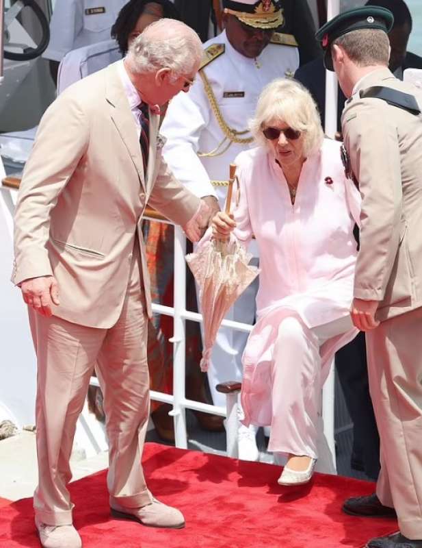 re carlo e camilla in kenya 5