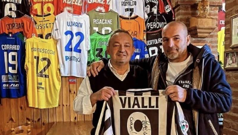 ritrovata la maglia di gianluca vialli rubata a un ristorante di cremona 2