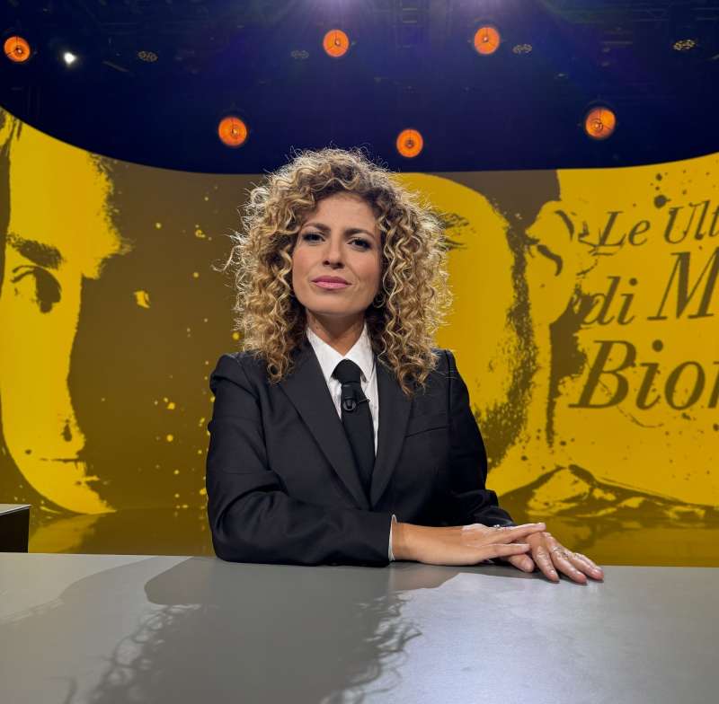 roberta rei le iene presentano inside speciale mario biondo