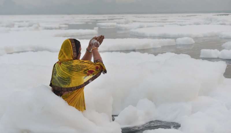 schiuma tossica nel fiume yamuna 6