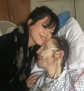 shane macgowan in ospedale con la moglie