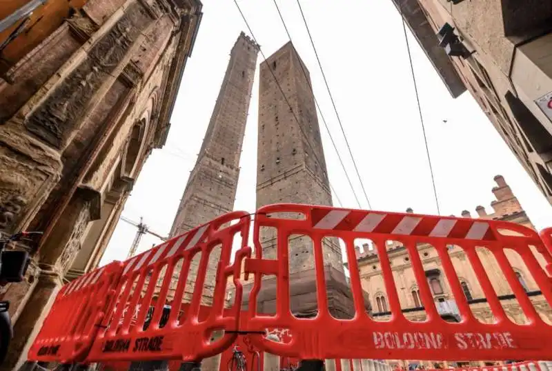 transenne alle due torri di bologna 