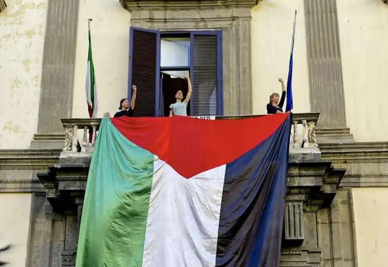 universita orientale di napoli occupata da studenti pro palestina