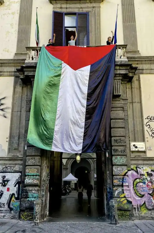 universita orientale di napoli occupata da studenti pro palestina