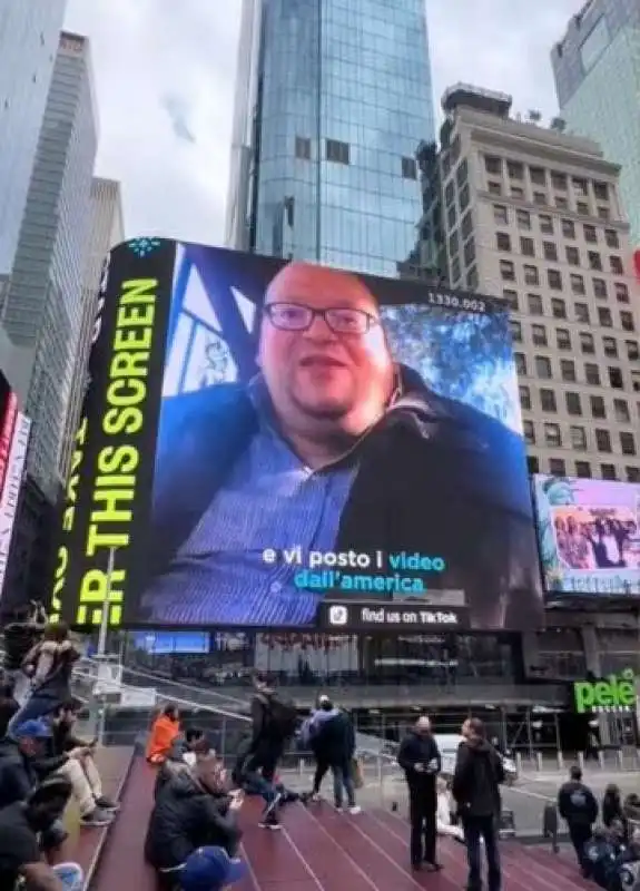 video di youtubo anche io a times square 4