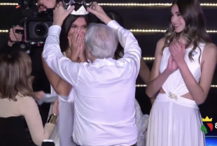 vittorio sgarbi prermia Francesca Bergesio - miss italia 2023