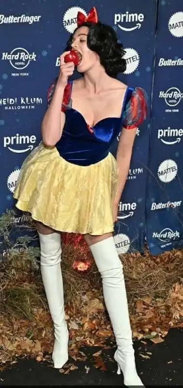 alexina graham  halloween 2024  