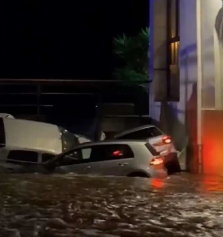 alluvione a cadaques vicino a girona in spagna 3